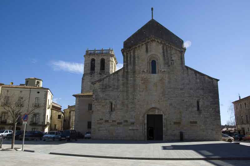 Girona - Besalú 15- iglesia de Sant Pere.jpg